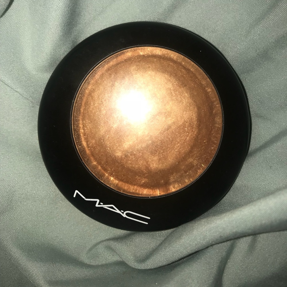 Mac Mineralized Skinfinish in Gold Deposit
